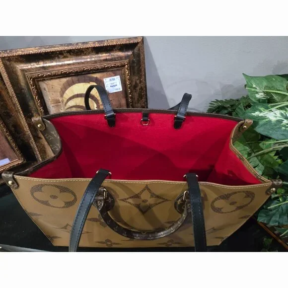Pristine Authentic LV on the Go Reverse Mono Giant GM Tote - Picture 8 of 10